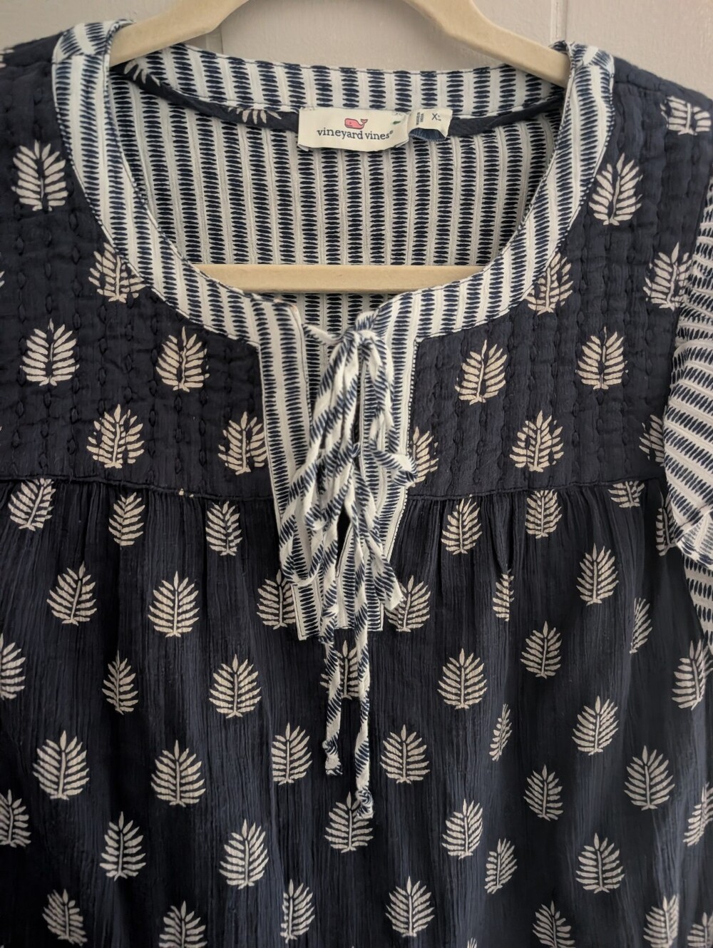 Vineyard Vines Fleur de Leaf Quilted Top - Picture 4 of 8